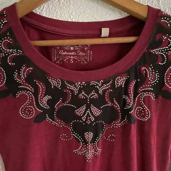 Panhandle slim embellished western tee shirt. Maroon/black detailing. Size small - Picture 3 of 5